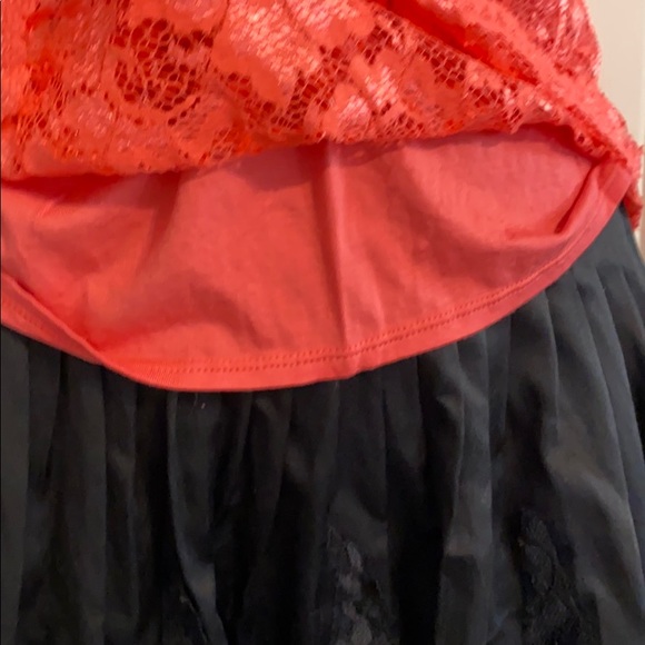 Boutique coral lace top - Picture 3 of 4